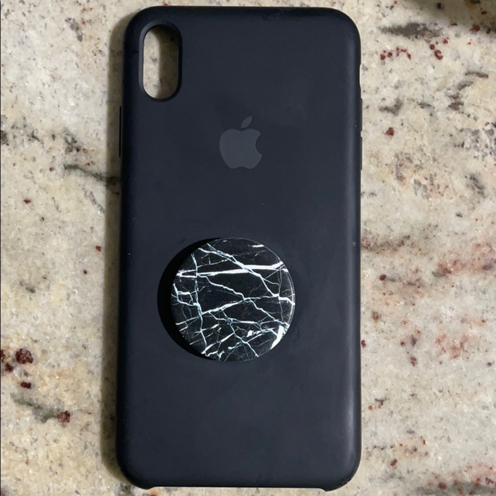 Black iPhone X max Apple case with pop socket
